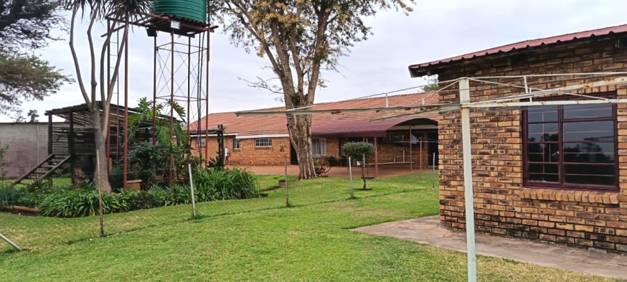 11 Bedroom Property for Sale in Rustenburg Rural North West